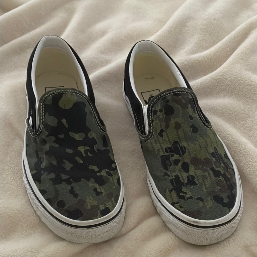 Camo Slip-On women’s size 8
Vans